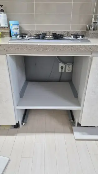 식기세척기 설치 높이 — 쿡탑 아래 빈 칸